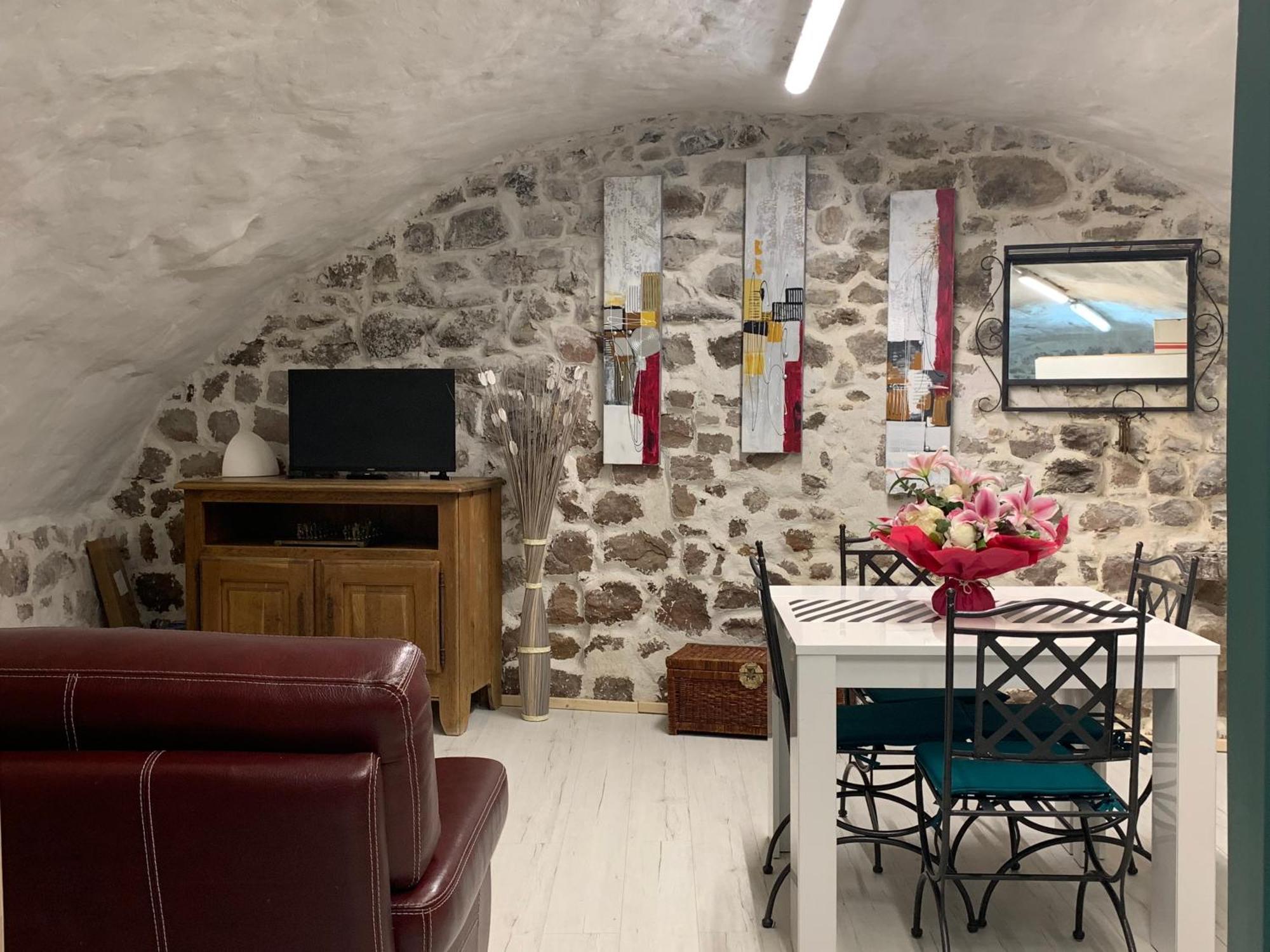 Dans Le Charme De La Pierre Apartment *