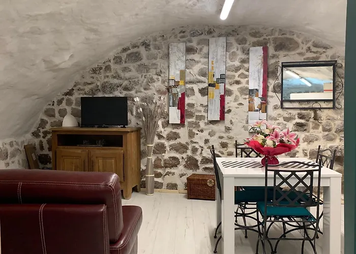 Dans Le Charme De La Pierre